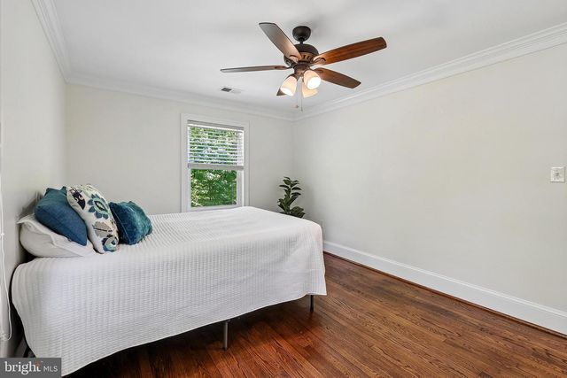 11341 CRESCENT DR, Fairfax, VA 22030