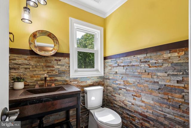 11341 CRESCENT DR, Fairfax, VA 22030