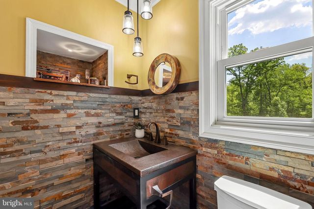 11341 CRESCENT DR, Fairfax, VA 22030