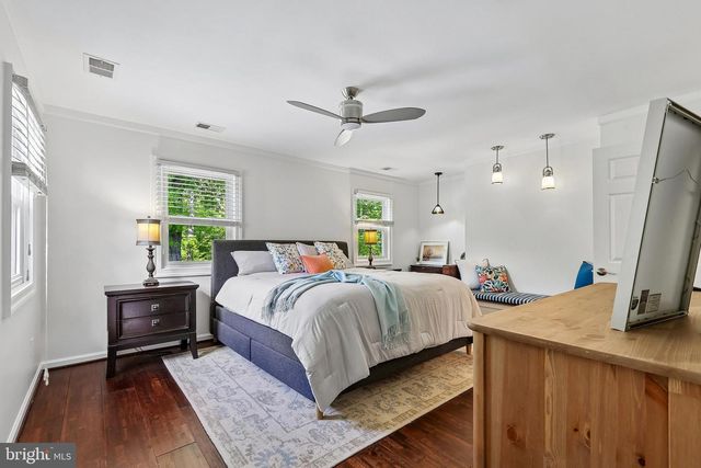 11341 CRESCENT DR, Fairfax, VA 22030