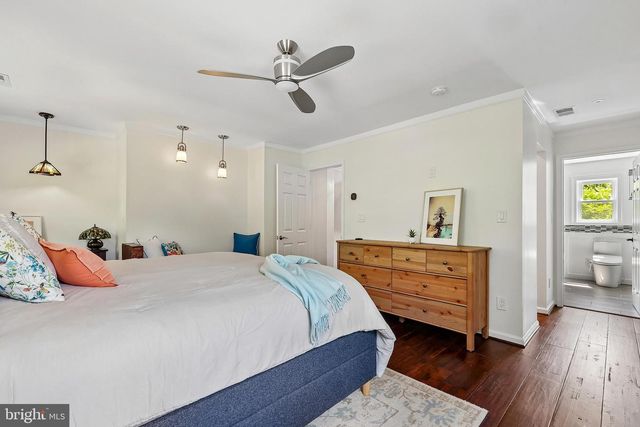 11341 CRESCENT DR, Fairfax, VA 22030