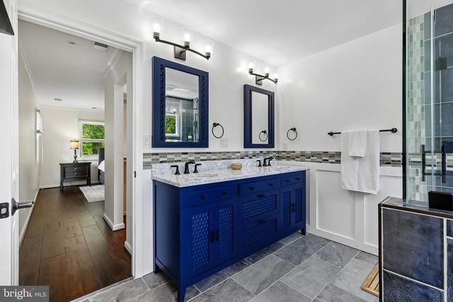 11341 CRESCENT DR, Fairfax, VA 22030