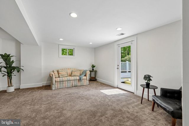 11341 CRESCENT DR, Fairfax, VA 22030
