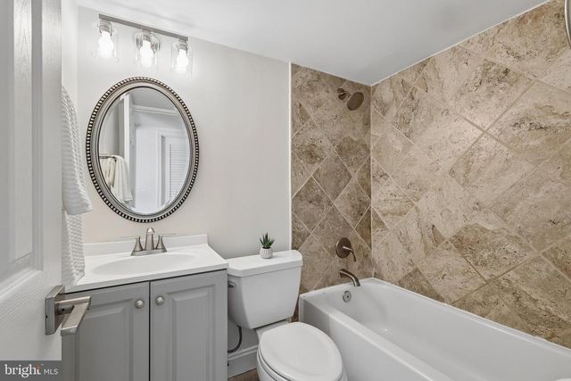 11341 CRESCENT DR, Fairfax, VA 22030
