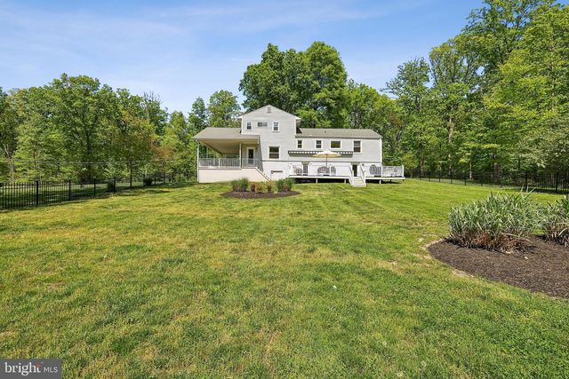 11341 CRESCENT DR, Fairfax, VA 22030