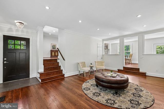 11341 CRESCENT DR, Fairfax, VA 22030
