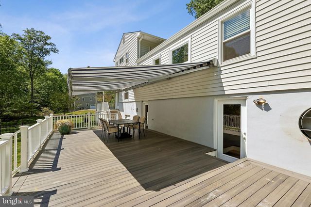 11341 CRESCENT DR, Fairfax, VA 22030