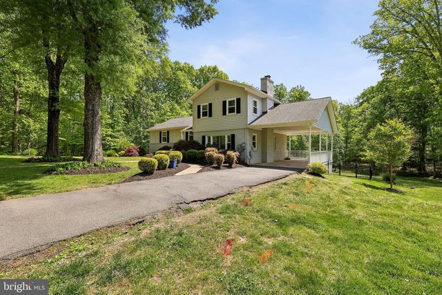 11341 CRESCENT DR, Fairfax, VA 22030