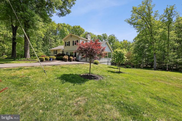11341 CRESCENT DR, Fairfax, VA 22030