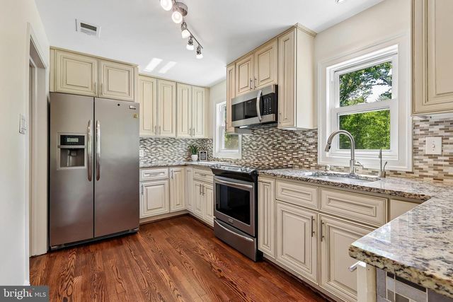 11341 CRESCENT DR, Fairfax, VA 22030