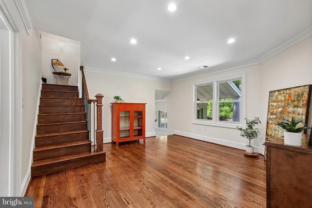 11341 CRESCENT DR, Fairfax, VA 22030