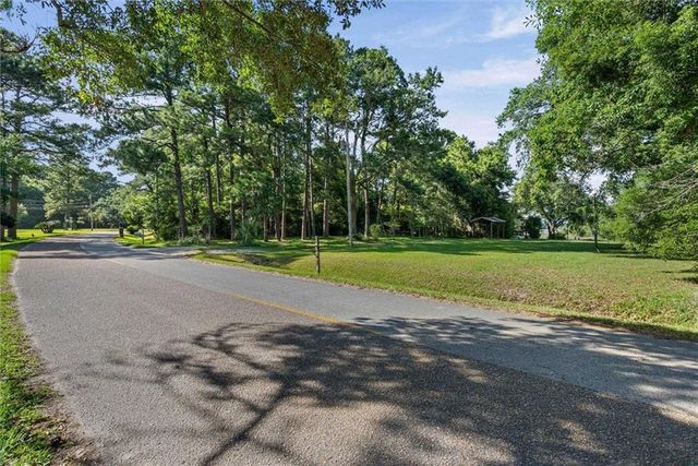 6145 Bayou Road, Mobile, AL 36605