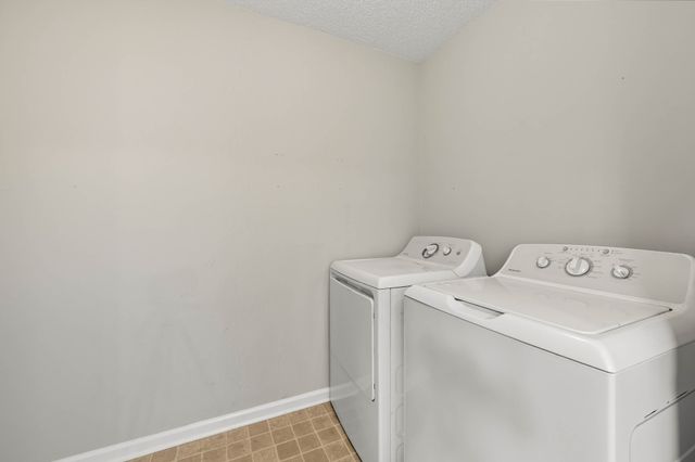 1002 Winesap Rd, Clarksville, TN 37040