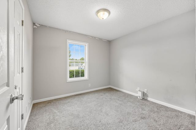 1002 Winesap Rd, Clarksville, TN 37040