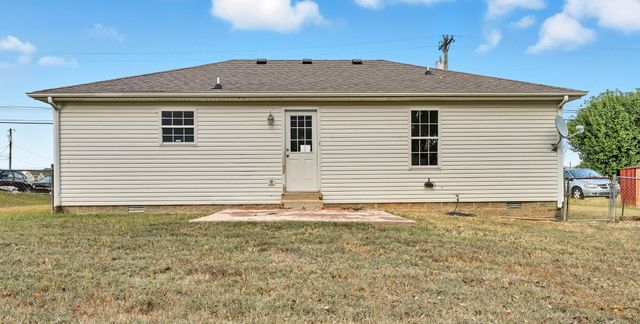 1002 Winesap Rd, Clarksville, TN 37040