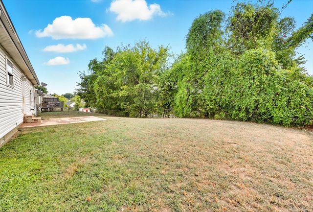 1002 Winesap Rd, Clarksville, TN 37040