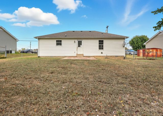 1002 Winesap Rd, Clarksville, TN 37040