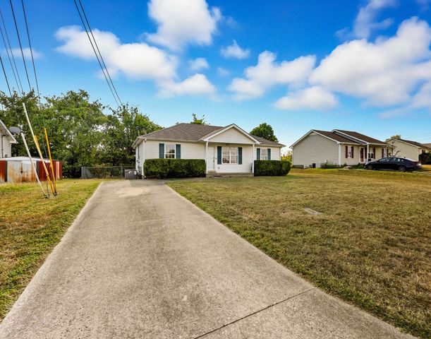 1002 Winesap Rd, Clarksville, TN 37040