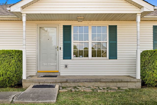 1002 Winesap Rd, Clarksville, TN 37040