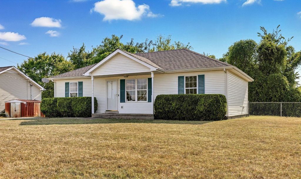 1002 Winesap Rd, Clarksville, TN 37040