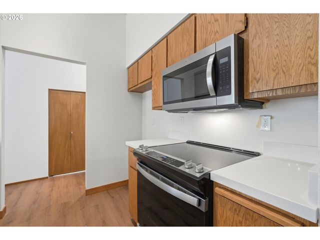 351 Se 146TH Ave 8, Portland, OR 97233
