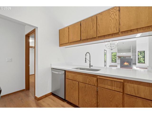 351 Se 146TH Ave 8, Portland, OR 97233