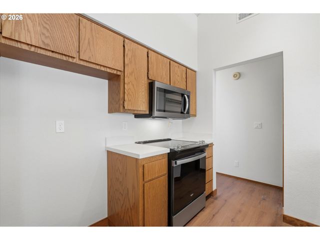 351 Se 146TH Ave 8, Portland, OR 97233