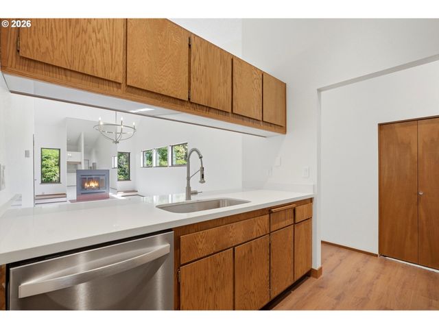 351 Se 146TH Ave 8, Portland, OR 97233
