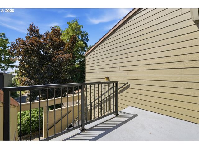 351 Se 146TH Ave 8, Portland, OR 97233