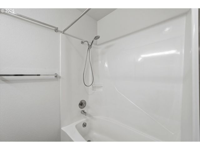 351 Se 146TH Ave 8, Portland, OR 97233