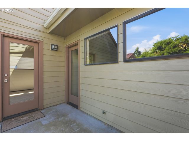 351 Se 146TH Ave 8, Portland, OR 97233