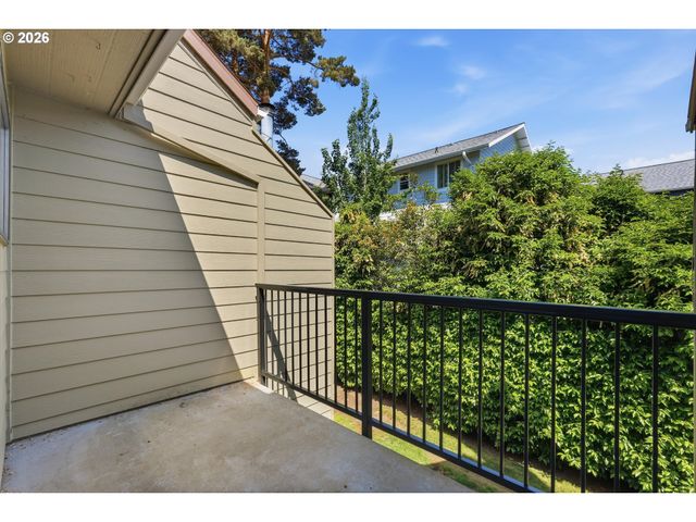 351 Se 146TH Ave 8, Portland, OR 97233