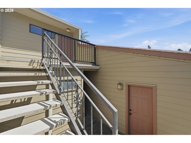 351 Se 146TH Ave 8, Portland, OR 97233