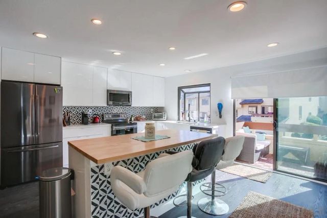 2525 Woodlands Way, Oceanside, CA 92054