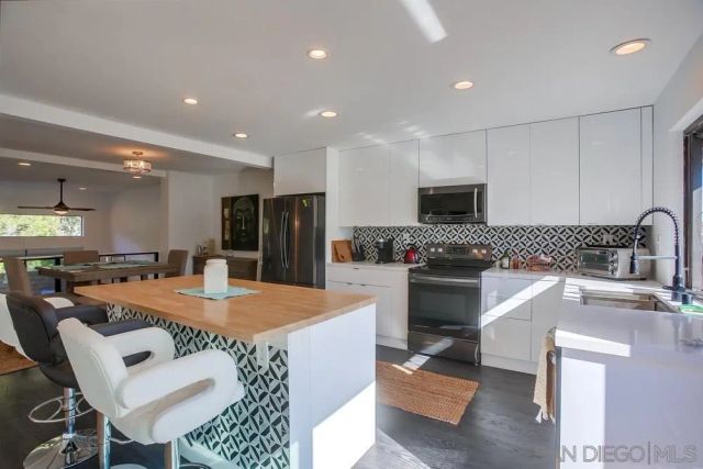 2525 Woodlands Way, Oceanside, CA 92054