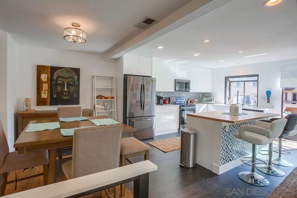 2525 Woodlands Way, Oceanside, CA 92054