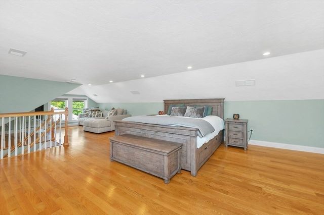 27 Wiltshire Rd 27, Newton, MA 02458