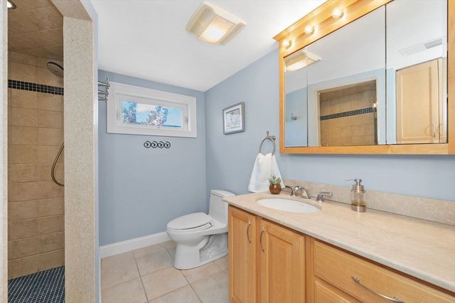 27 Wiltshire Rd 27, Newton, MA 02458