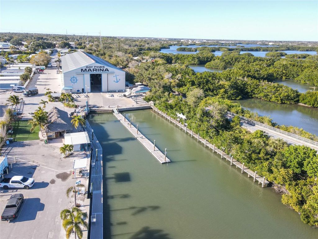 Image 6 of property listing at 4902 91ST LANE, St Petersburg, FL 33708