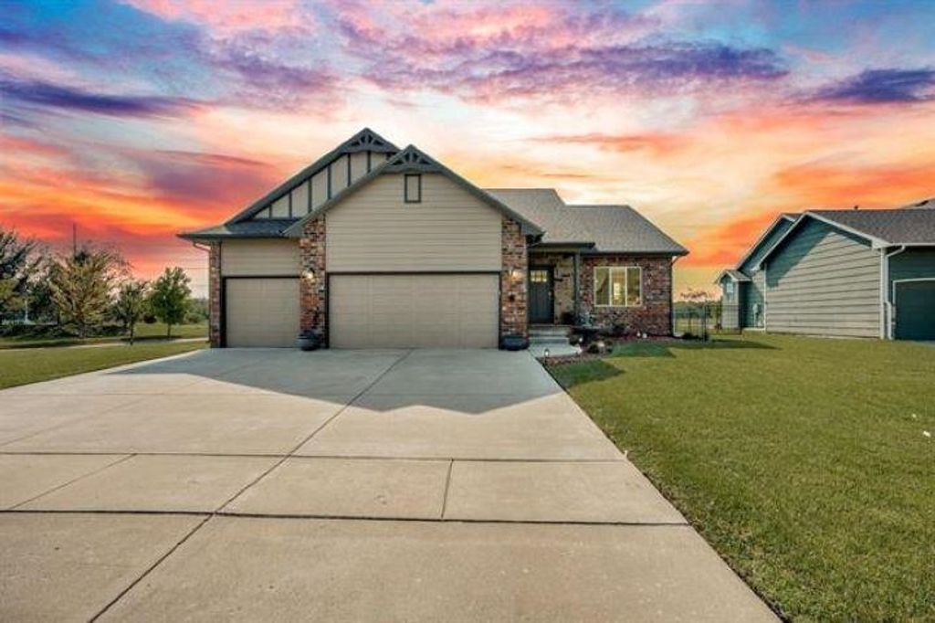 4803 N Emerald Ct, Maize, KS 67101