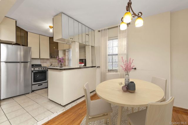 144-20 78th Road 1k, Flushing, NY 11367