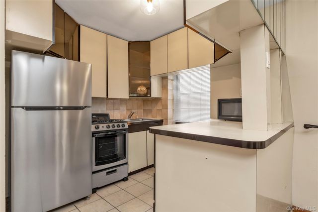144-20 78th Road 1k, Flushing, NY 11367