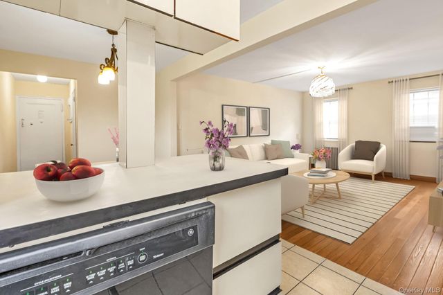 144-20 78th Road 1k, Flushing, NY 11367