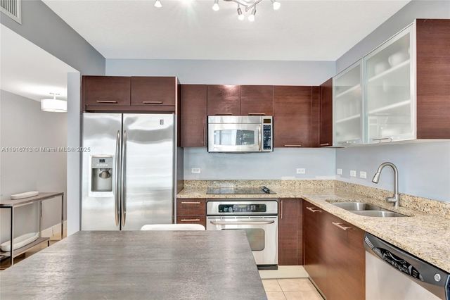 41 SE 5th St 1212, Miami, FL 33131