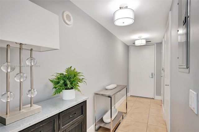 41 SE 5th St 1212, Miami, FL 33131