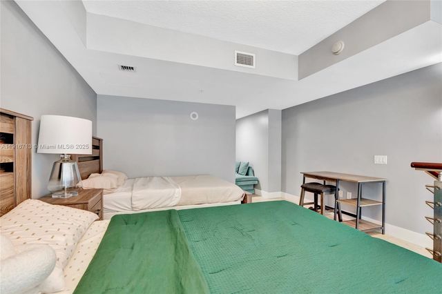 41 SE 5th St 1212, Miami, FL 33131