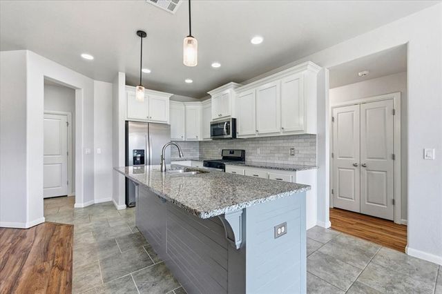 1013 Pacific Avenue, Newcastle, OK 73065