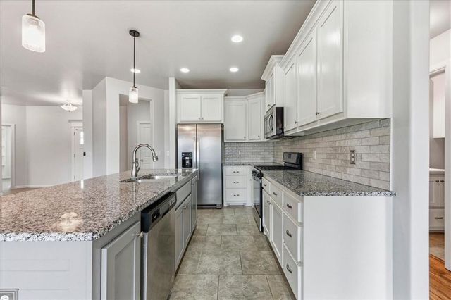 1013 Pacific Avenue, Newcastle, OK 73065