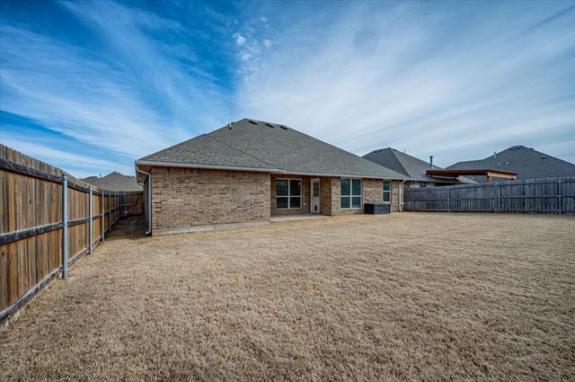 1013 Pacific Avenue, Newcastle, OK 73065