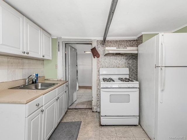 4613 Carpenter Avenue, Bronx, NY 10470